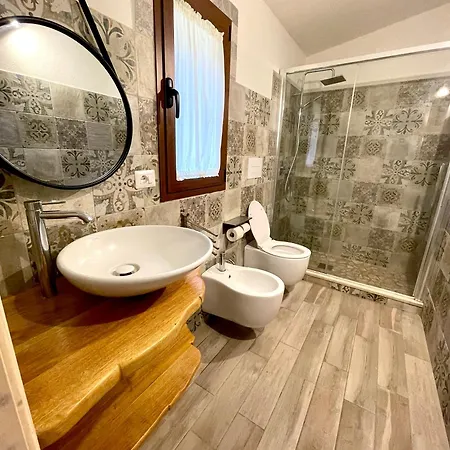 מלון Domus De Janas